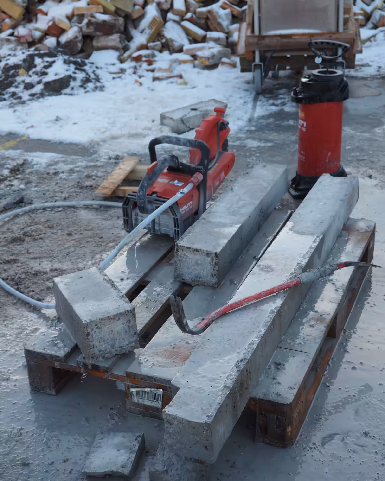 Skæring af betonsten